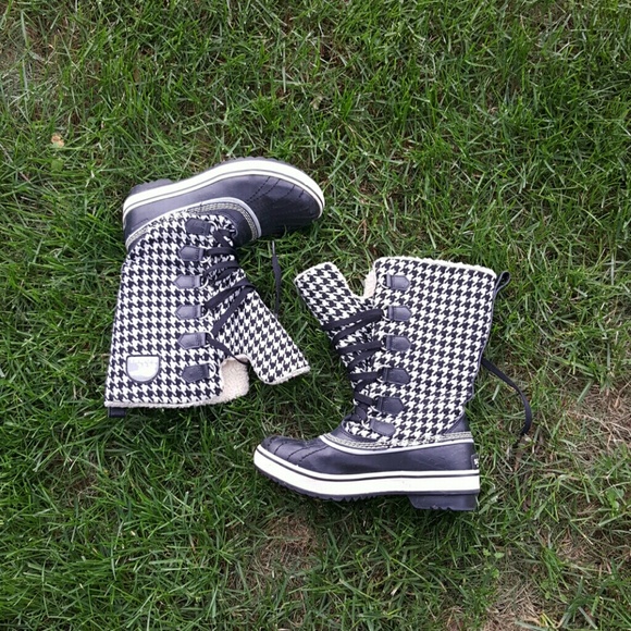 sorel houndstooth boots